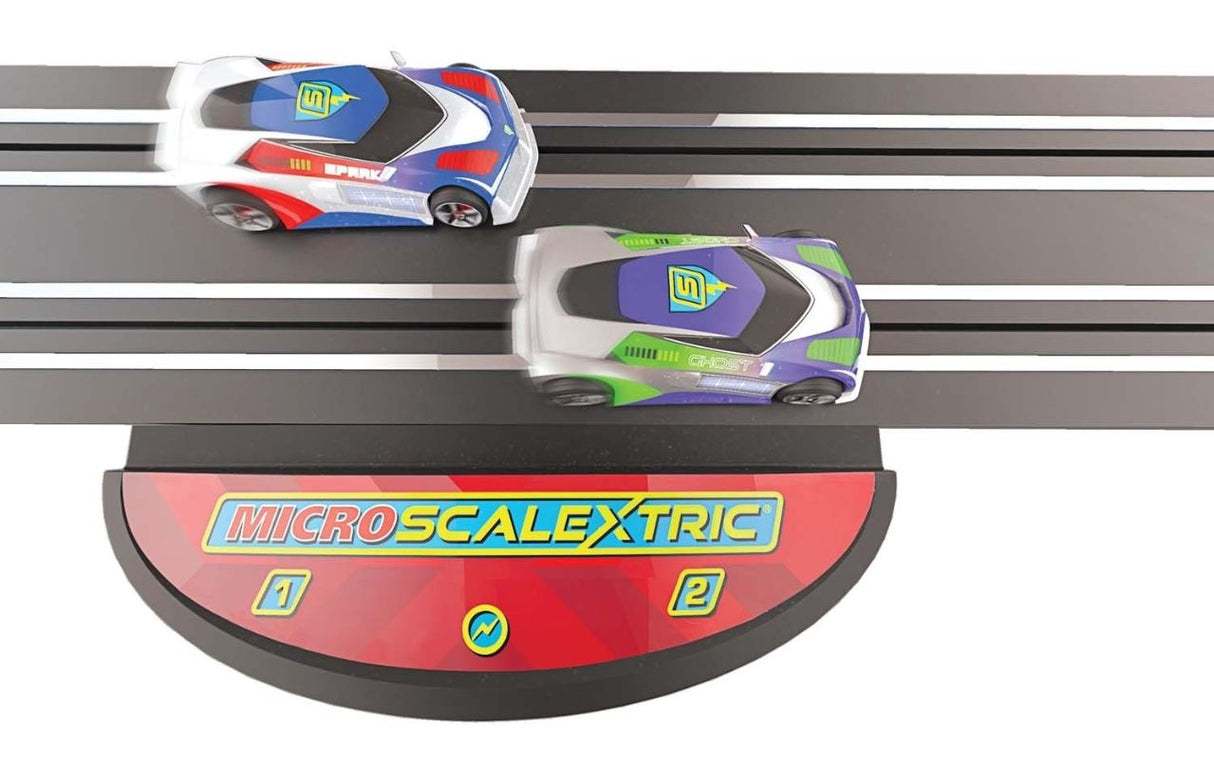 Micro Track Powerbase 9V, enhancing slot car sets with seamless battery to mains power transition for uninterrupted racing.