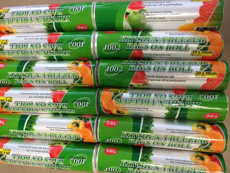 Durable Kitchen/Freezer Bags on a roll, 100 pcs, ideal for food storage, measures 20x30cm, easy-tear perforations.