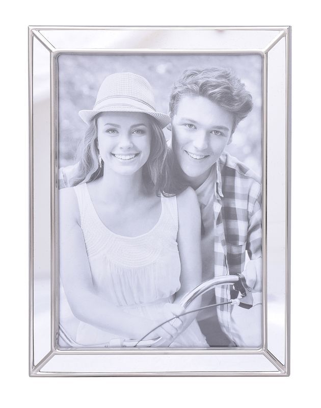 Mirrored silver photo frames (set of 2) designed for 4 x 6" photos, adding elegance and style to any decor.