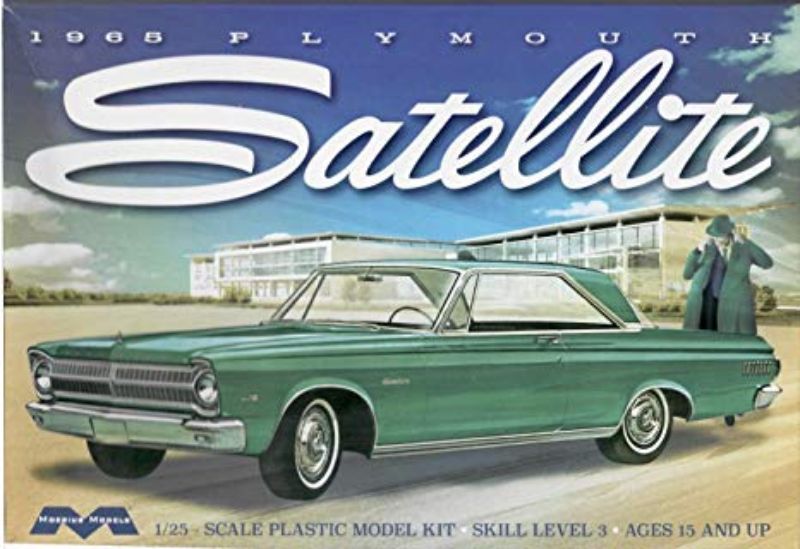 Detailed 1/25 scale model kit of a '65 Plymouth Satellite, perfect for car enthusiasts and hobbyists aged 10 and up.