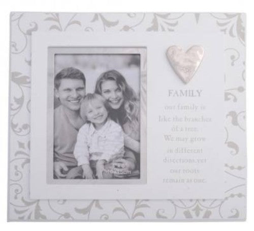 Elegant classic photo frame for 10x15cm family photos, perfect for displaying cherished memories and enhancing home decor.