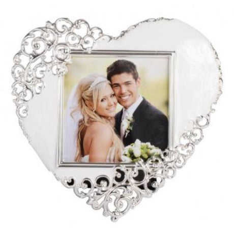 Heart-shaped photo frame designed to showcase cherished memories, perfect for home decor and heartfelt gifts.