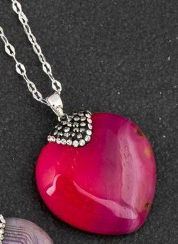 Red agate heart pendant necklace, 3x3.5cm, on a 48cm chain, promoting emotional healing and stylish individuality.