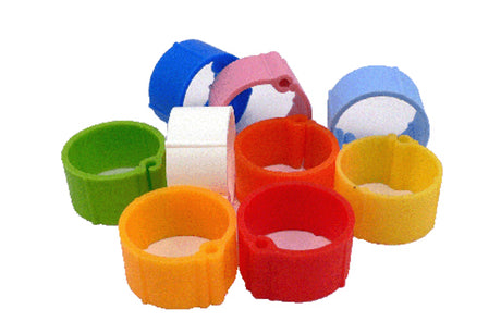 Plastic 16mm click leg rings for poultry identification, durable, lightweight, and available in random colors for easy flock management.