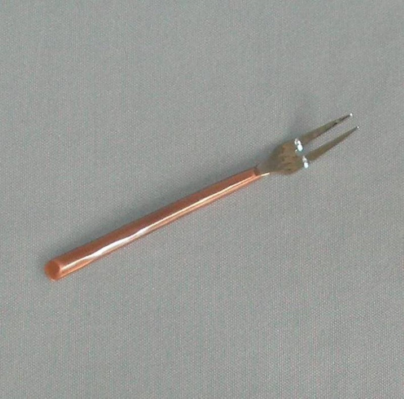 Elegant 14cm copper cocktail fork, perfect for serving hors d'oeuvres and appetizers at any gathering.