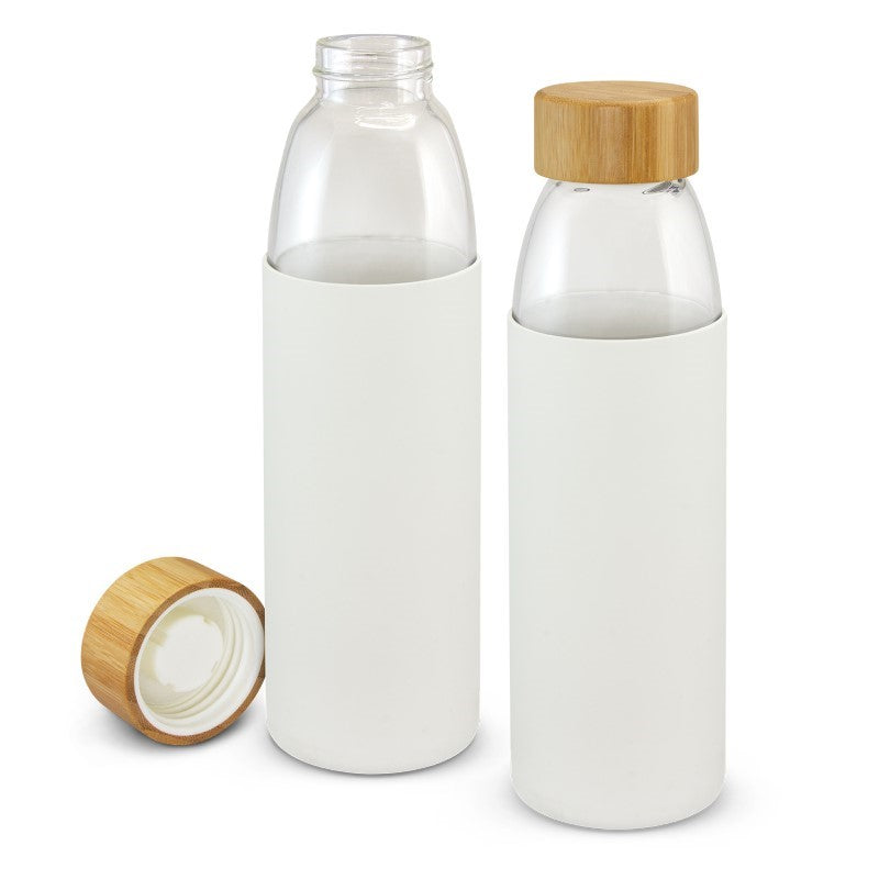 Set of 5 elegant 500ml borosilicate glass bottles with silicone sleeves and bamboo lids, eco-friendly and stylish.