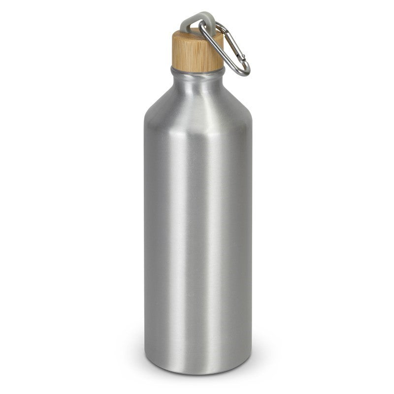 Set of 10 stylish 750ml silver aluminum bottles with bamboo lids and carabiners, perfect for eco-friendly hydration.