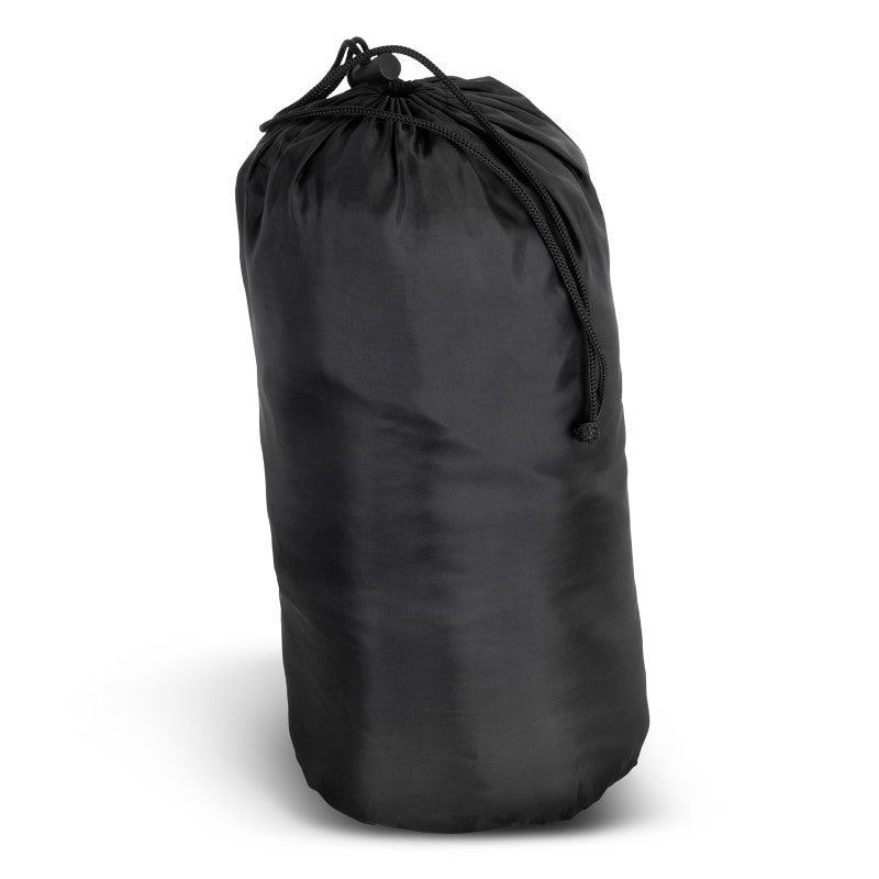 Cozy black puffer blanket, water-resistant, 1500mm x 1250mm, filled with foam, includes drawstring pouch for easy transport.