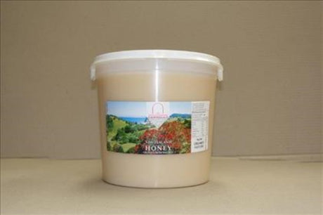 Creamy 4KG jar of Cammell's Lite Pastural honey, perfect for spreading, baking, and natural sweetening from New Zealand.