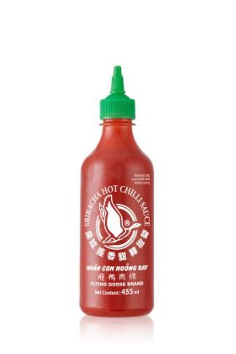 Flying Goose Sriracha Hot Chilli Sauce in a 455ml bottle, offering zesty heat for cooking, dipping, and marinating.