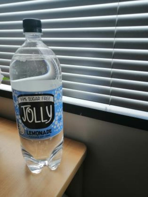 Sugar-free lemonade by Jolly in a 1.5L bottle, refreshing and guilt-free thirst quencher for any occasion.