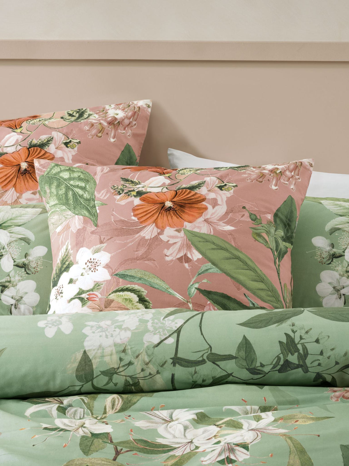 King Duvet Cover Set Aloe Florabella by Savona features floral patterns in earthy colors, crafted from 100% cotton for luxurious comfort.
