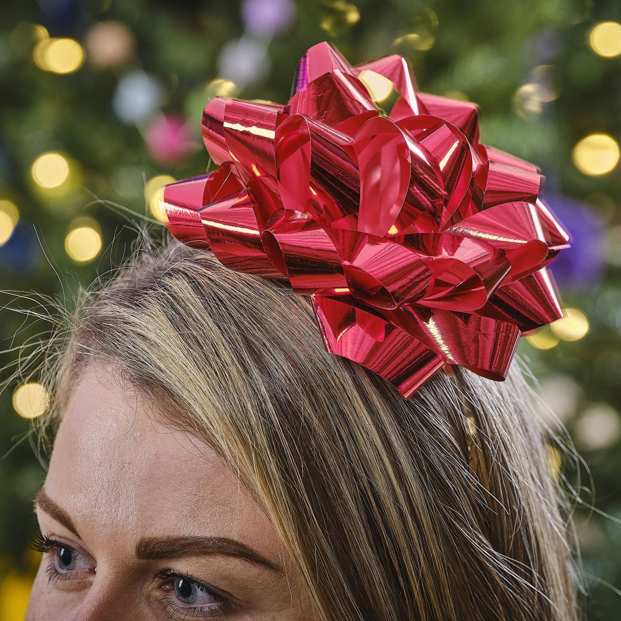 Vibrant red Christmas headband with a 10cm bow, perfect for festive parties and eco-friendly celebrations.