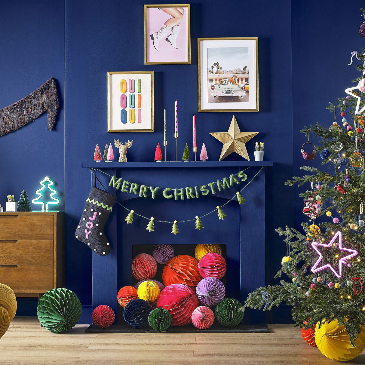 Vibrant multicolored tinsel garland, 20cm tall and 2m wide, perfect for festive holiday decorations.