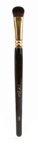 Large shader brush with soft synthetic bristles for even eyeshadow application, featuring an elegant lacquered birch wood handle.