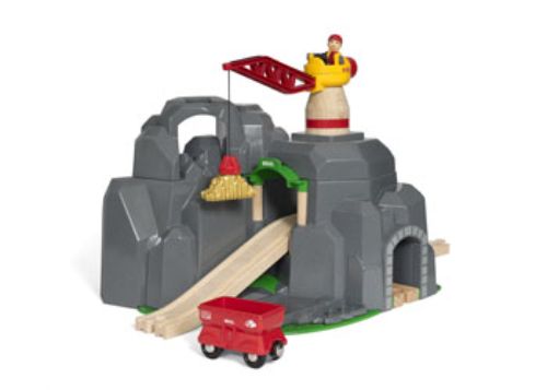 BRIO Tunnel set with crane and mountain, features 4 sounds, 7 wooden pieces for imaginative train adventures.