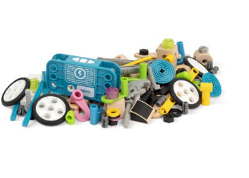 BRIO Builder Motor Set with 121 pieces, featuring a battery-powered motor for hands-on engineering and creative play.