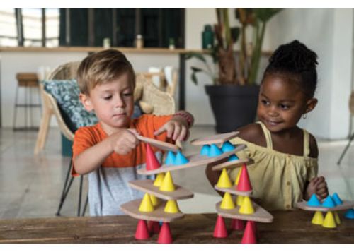 Colorful silicone cones and wooden boards from the Piks - Medium Kit, designed for creative construction and skill development.