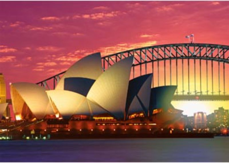 Vibrant 1000-piece Ravensburger puzzle of the Opera House Harbour, perfect for family fun and home decoration.