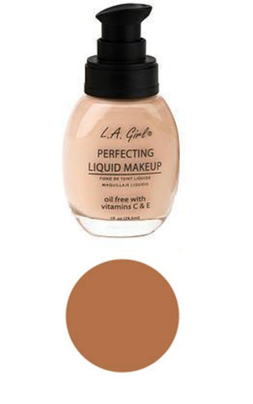 Lightweight oil-free foundation in Sable, enriched with vitamins for a flawless, radiant complexion and no-mess application.