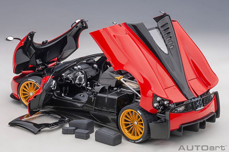 AUTOart  Diecaset Car - 1/18 Pagani Huayra R/ster Red