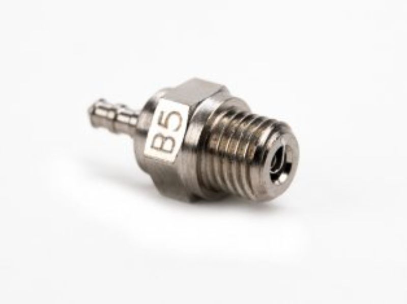 High-performance B5 Medium glow plug for 0.18 to 0.28ci engines, enhancing reliability and throttle response in nitro RC cars.