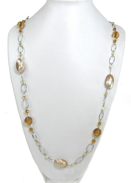 Elegant necklace featuring a unique shell pendant with sparkling topaz, perfect for nature lovers and stylish occasions.