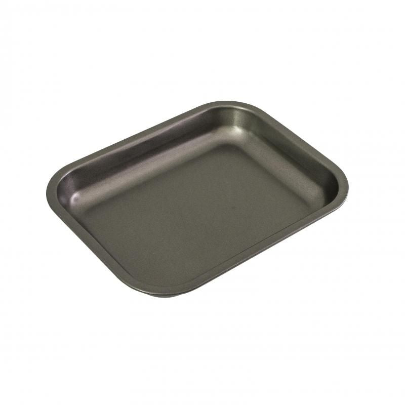 Non-stick medium roasting pan with sloped sides, ideal for roasting meats and vegetables; dishwasher and oven safe.