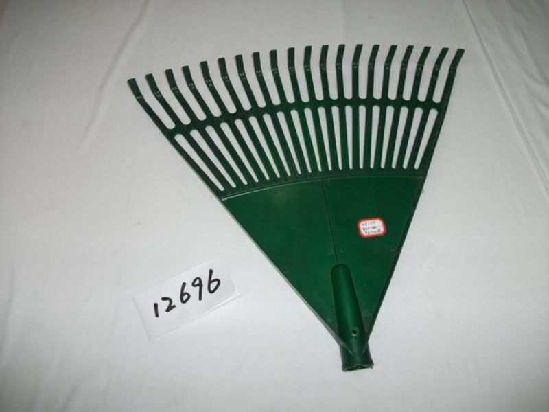 Set of 6 durable plastic garden harrows, each 20cm, ideal for soil aeration and mixing in various gardening tasks.