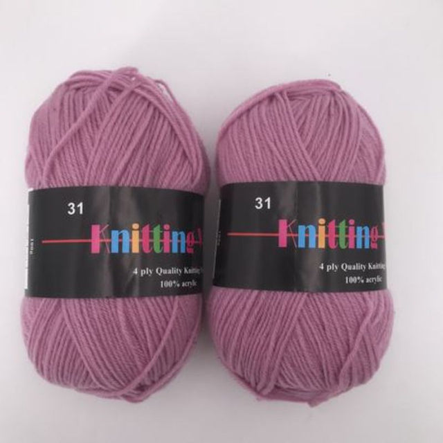 Premium knitting yarn set of 6 x 100g, perfect for cozy projects, featuring vibrant colors and exceptional softness.