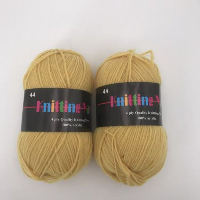 Vibrant #44 knitting yarn pack with 6x100g bundles, ideal for cozy scarves, hats, and blankets, perfect for crafters.