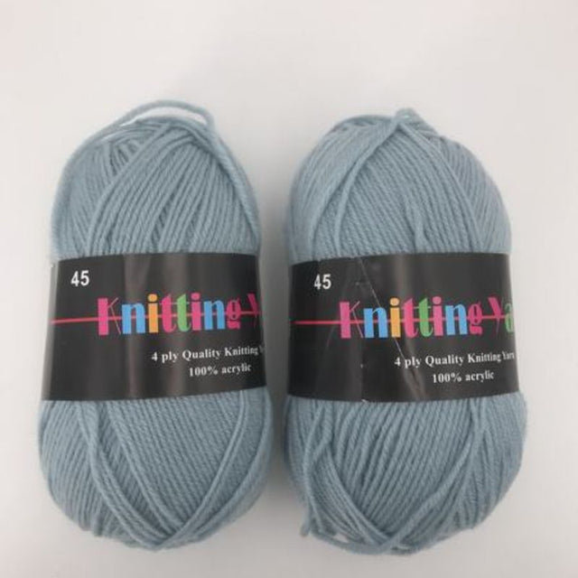 Colorful 100g knitting yarn set of 6, perfect for cozy projects and versatile crafting techniques. Ideal for all skill levels.