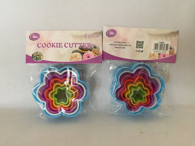 Vibrant cookie cutters in 5 unique designs, perfect for fun baking with family and friends, safe and easy to clean.