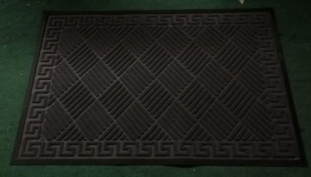 Set of 3 grey floor mats (80 x 120cm) offering comfort, durability, and style for any room in your home.