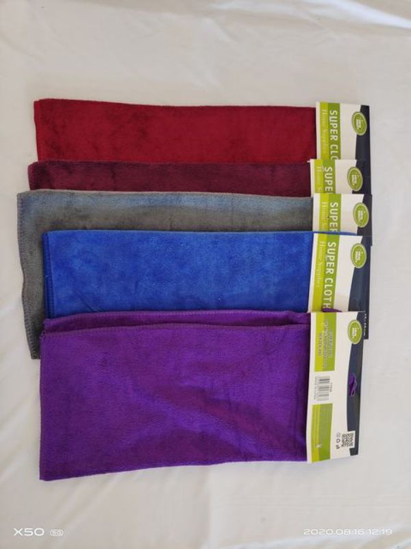 Set of 12 colorful 40x40cm ultra-absorbent kitchen cleaning towels for effective cleaning and drying tasks.