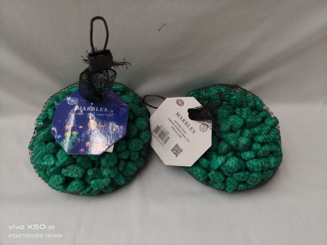 Vibrant green aquarium stones in 700g packs, perfect for enhancing fish tanks and promoting a natural aquatic environment.