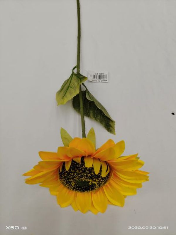 Set of 6 lifelike artificial sunflowers, perfect for home decor, weddings, and cheerful arrangements.