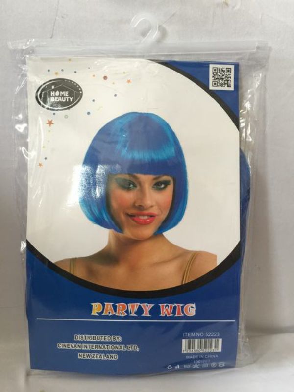 Vibrant navy bob wigs set of 5, perfect for parties and cosplay, designed for comfort and stylish flair.