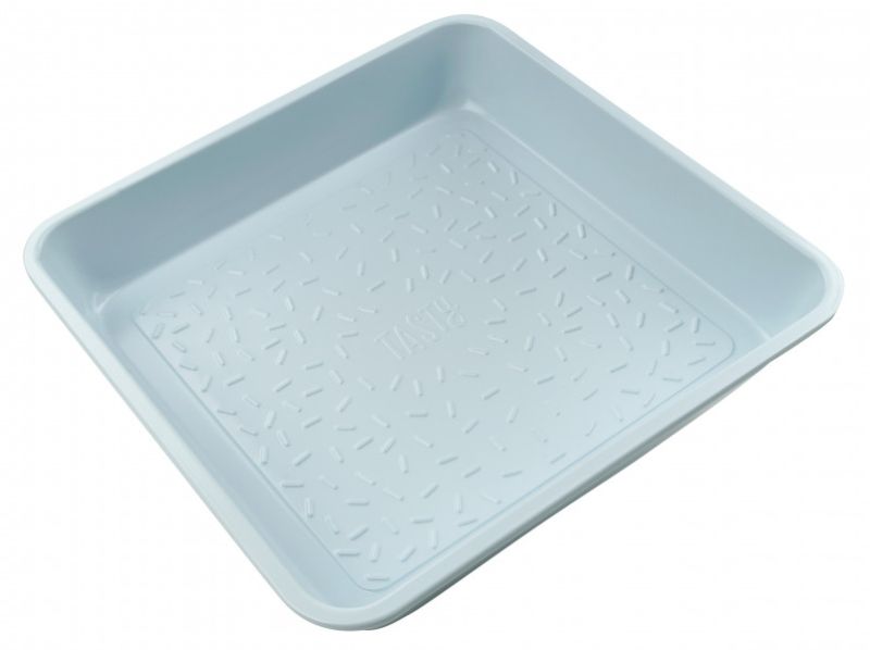 Light blue non-stick brownie pan, perfect for fudgy brownies and desserts, easy to clean and heat resistant up to +230°C.