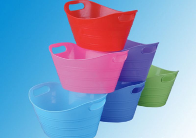 Set of 12 durable plastic oval storage buckets, 4.5L each, ideal for organizing home, office, or school items.