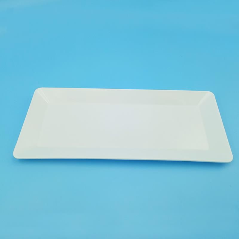 Set of 6 lightweight plastic trays, 40 x 28 x 2.5CM, perfect for serving and organizing food at home or events.
