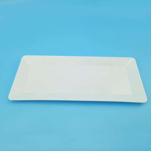 Set of 6 lightweight plastic trays, 40 x 28 x 2.5CM, perfect for serving and organizing food at home or events.