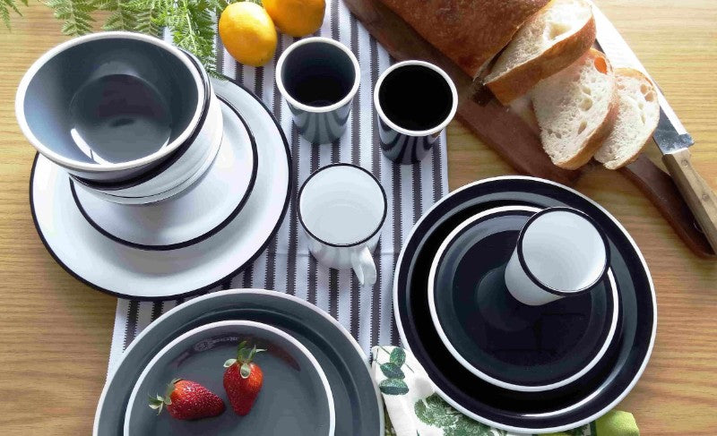 Jab Vintage Plate, 25cm, features a classic black rim and durable melamine for stylish, practical dining experiences.