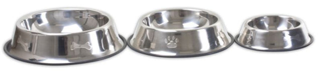 Set of 2 embossed stainless steel dog bowls, 21.5cm, with non-slip base for medium breeds, dishwasher-safe and BPA-free.