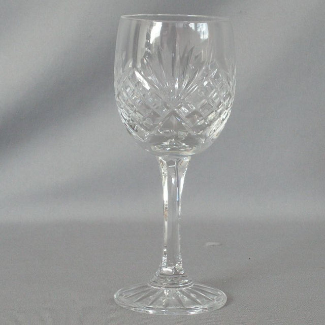 Elegant crystal white wine glass from Zawie, 170g, enhances aroma and flavor, perfect for fine dining and gatherings.