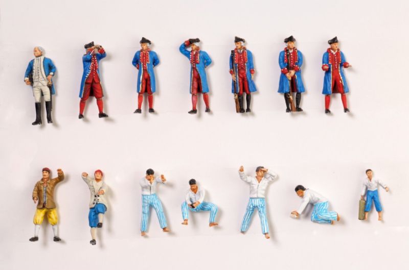 Set of 14 unpainted metal figurines representing the French Navy, featuring 7 seamen and 7 officers at 1/89 scale.