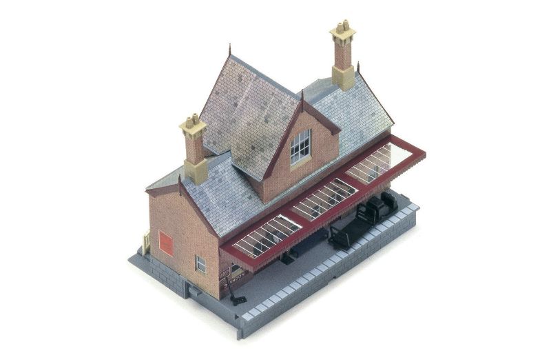 Hornby Booking Hall model kit with platform section, detailed accessories, and customizable signage for enhancing train layouts.