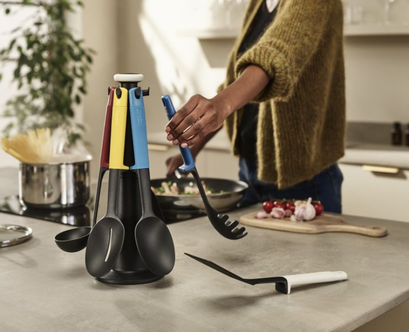 Joseph Joseph Elevate Carousel 6-Piece set with rotating stand, weighted handles, and heat-resistant utensils for hygienic cooking.