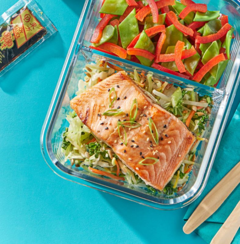 Divided glass meal prep container with leak-proof lid, designed for healthy portioned meals, 1380ml size.