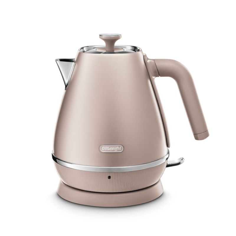 De'Longhi Distinta Perla Kettle in iridescent rose, 1.7L capacity, 2000W with a stylish 360-degree swivel base.